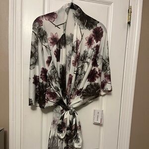 Lularoe Savannah wrap, S/M, purple/black print on white background